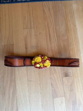 Vintage Y2K Brown Leather Women’s Belt with Yellow Floral Buckle